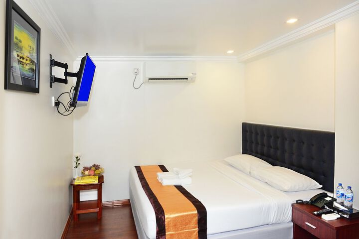 Room 6 of 24
