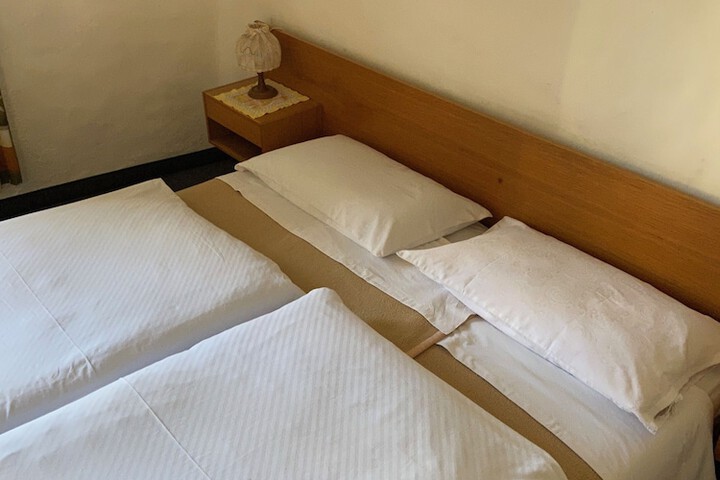 Room 10 of 44