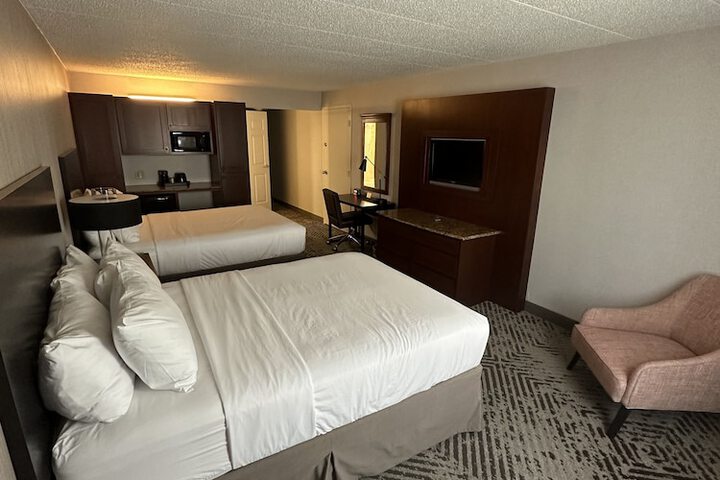 1 Queen Bed (8 of 18)