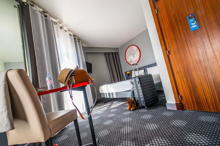 Room 10 of 60