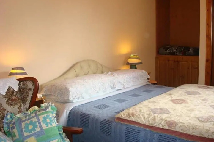 Room 2 of 10