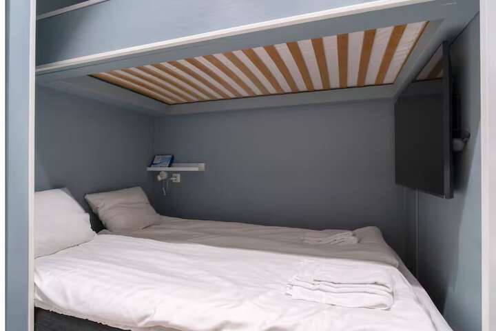 Room 384 of 865