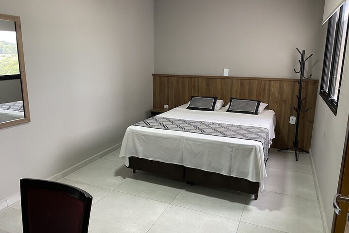 Room 6 of 25