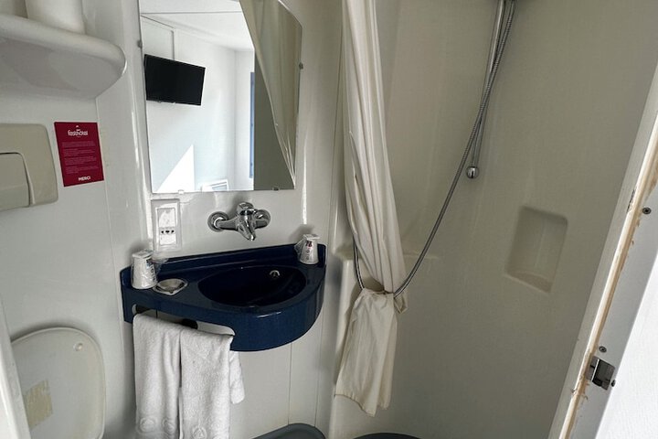 Room 6 of 11