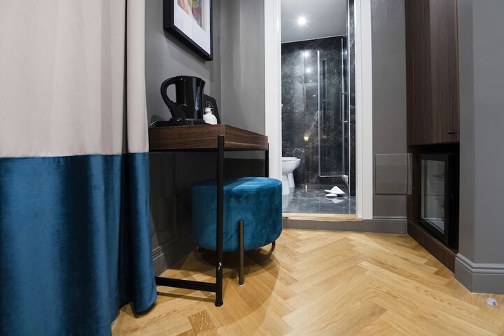 Room 42 of 123