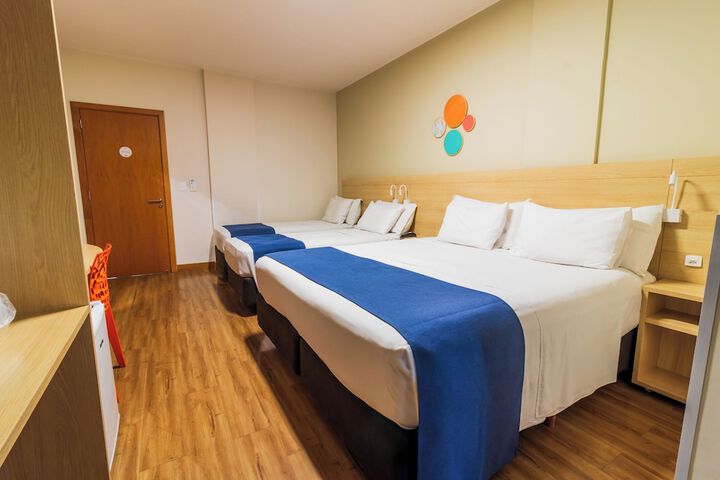 Room 53 of 102