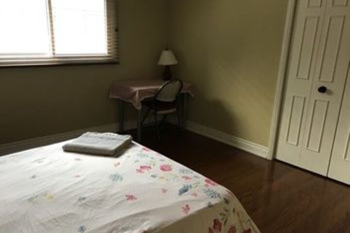 Room 8 of 28