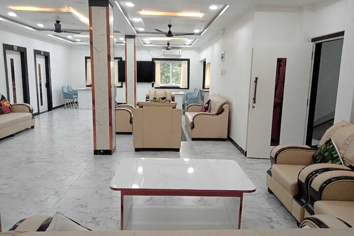 Room 7 of 8