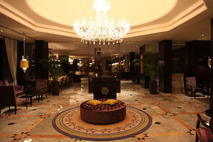 Entrance & Lobby