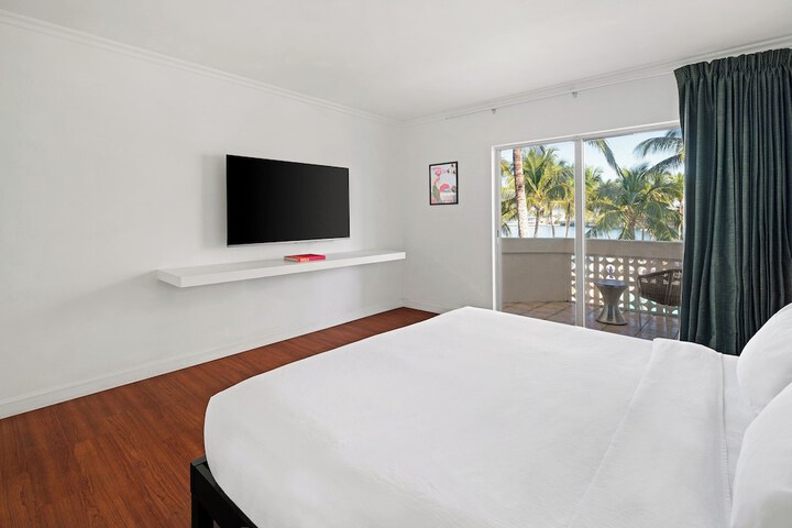 Suite 1 Bedroom Balcony Bay View King (16 of 19)