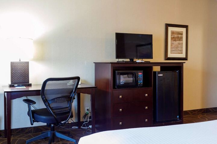 Room 4 of 63