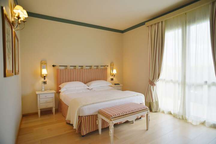 Room 13 of 216