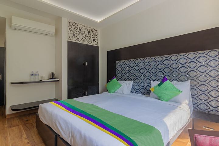 Room 16 of 30