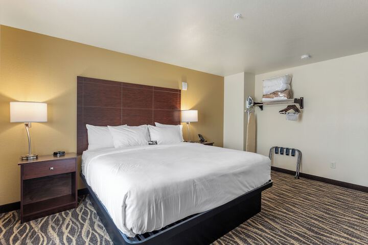 Quadruple Accessible Queen Size Bed (15 of 16)