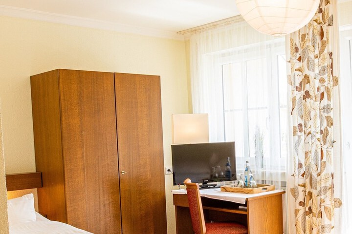 Room 10 of 26