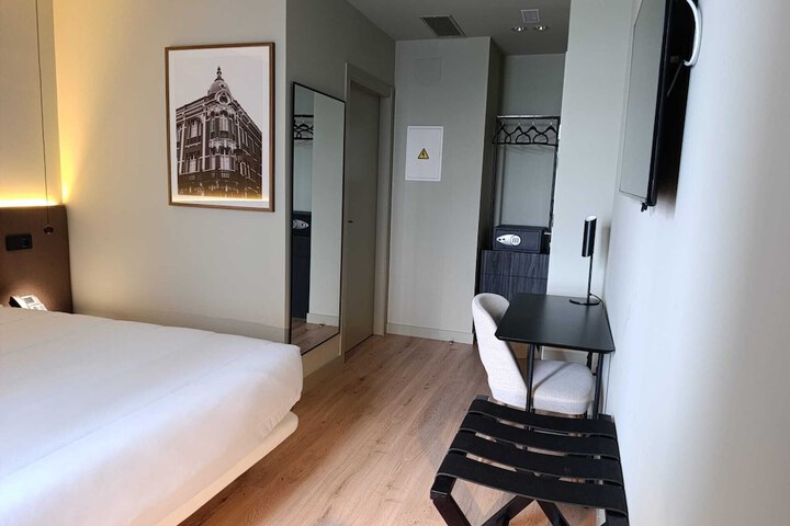 Room 9 of 27