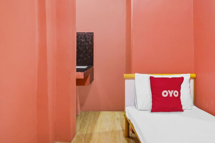 Room 18 of 28