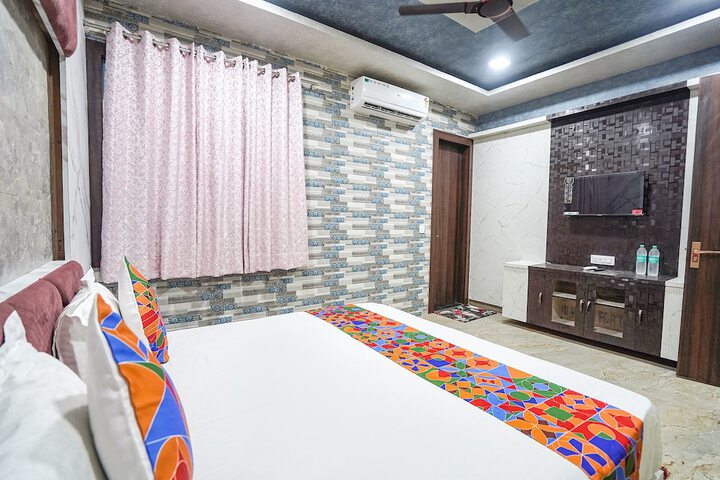 Room 9 of 34