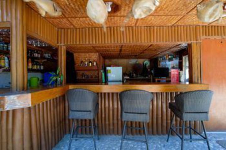Lounge 53 of 84