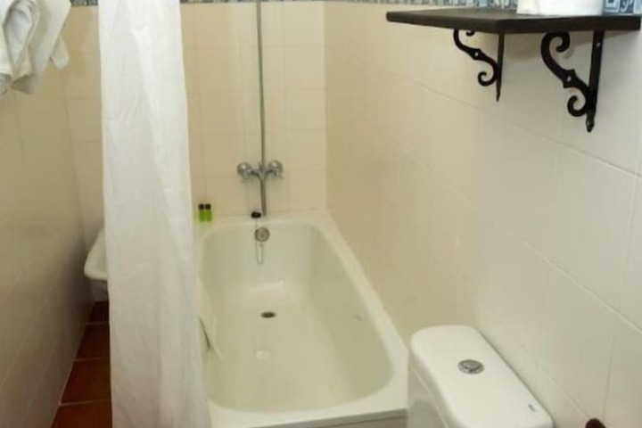 Room 33 of 52
