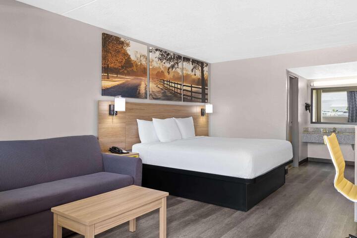 1 King Bed (9 of 32)