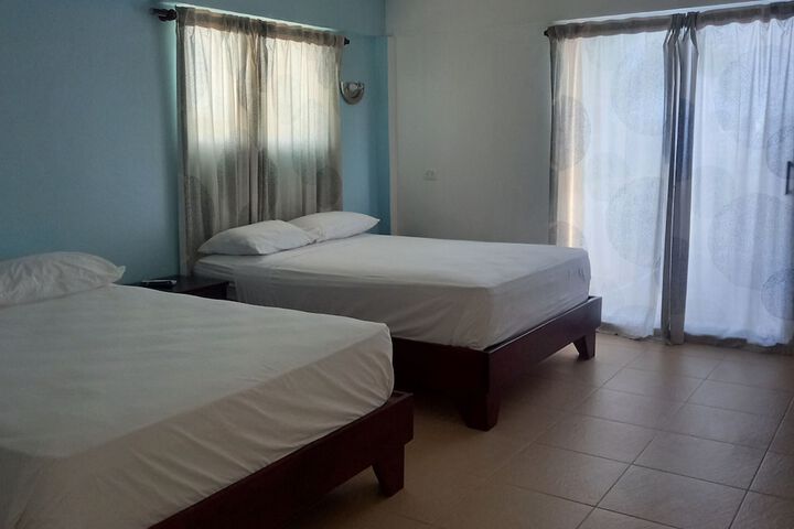 Room 8 of 102