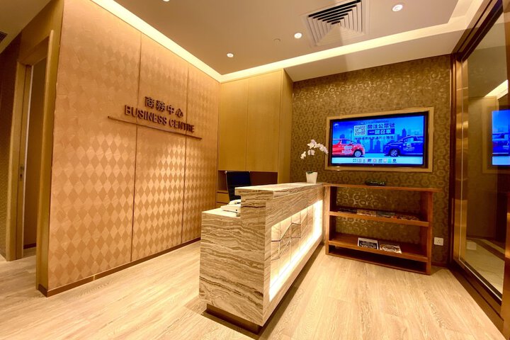 Business Center 127 of 142