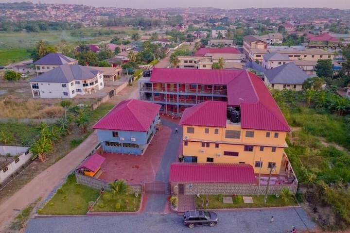 Hotel 8 of 9