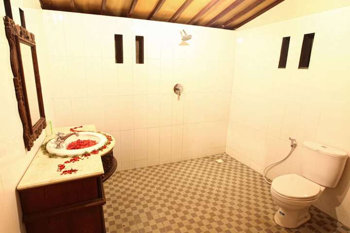 Room 15 of 38
