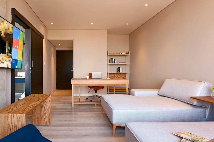 Room 40 of 100