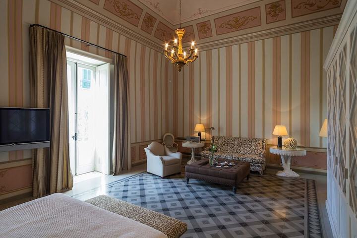 Room 9 of 94