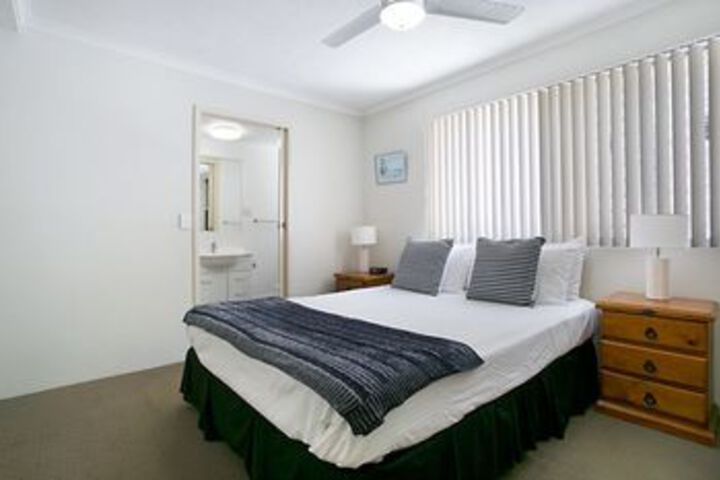 Room 5 of 10