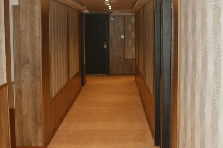 Ballroom/Hall 80 of 107