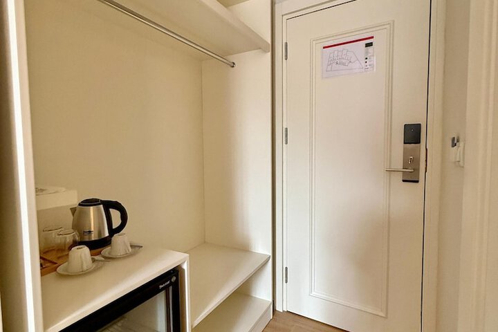 Room 28 of 126