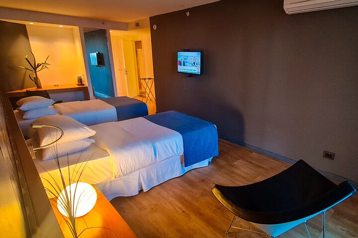 Room 42 of 90
