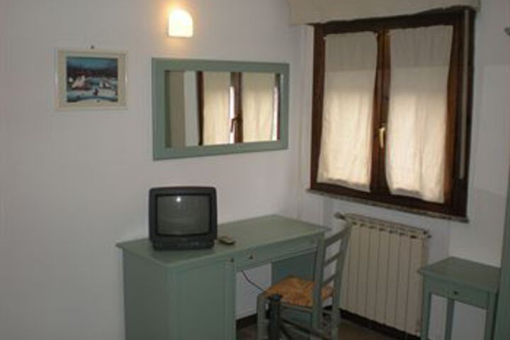 Room 12 of 26