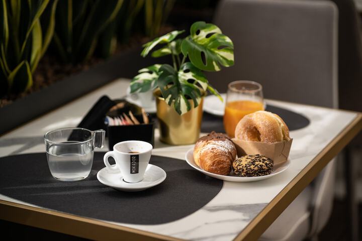 Breakfast/Coffee Service 166 of 209
