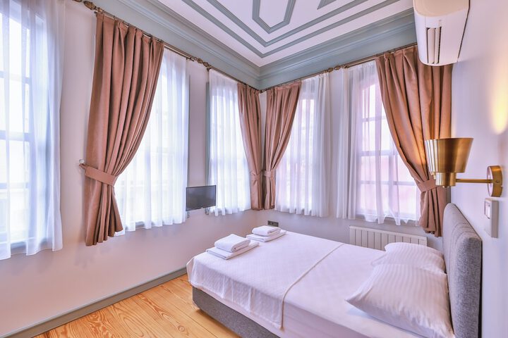 Room 8 of 36