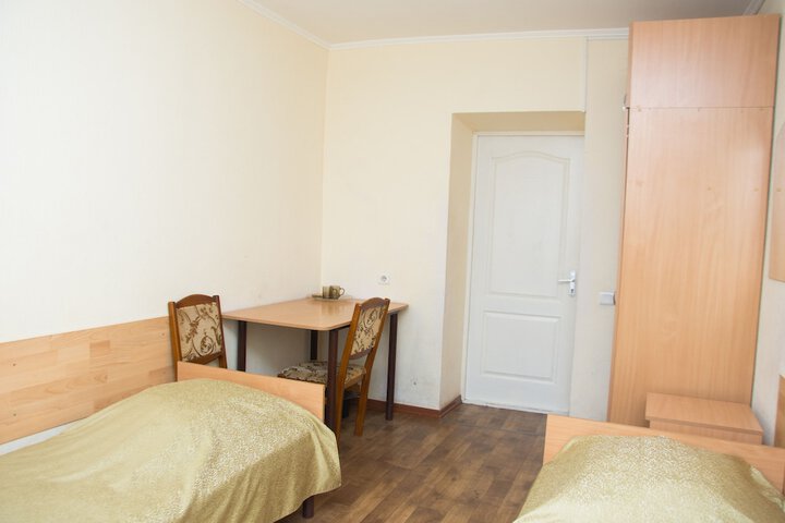 Room 5 of 12