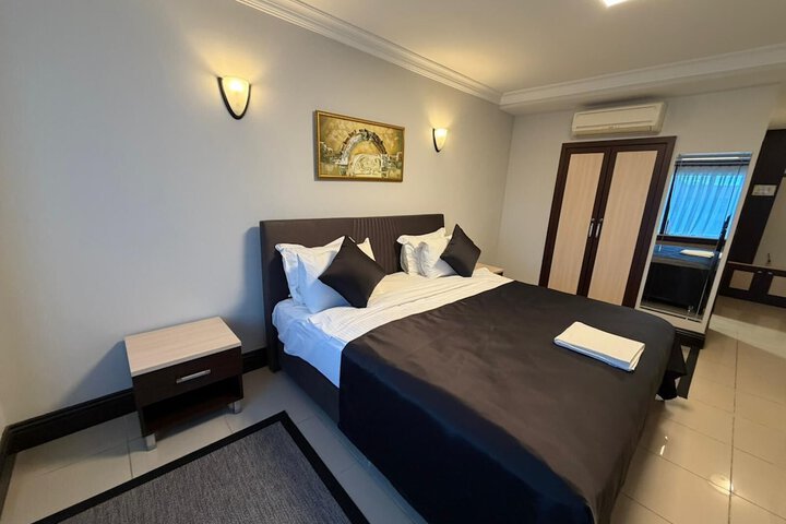 Room 40 of 94