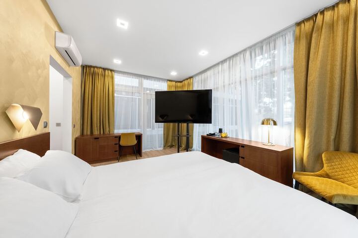 Room 16 of 64