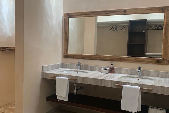 Room 4 of 37