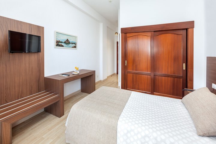 Room 8 of 38