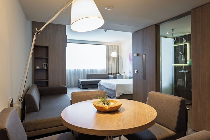 Room 30 of 216