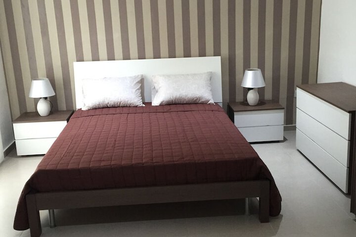 Room 2 of 20