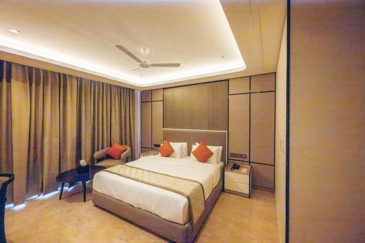 Room 15 of 34
