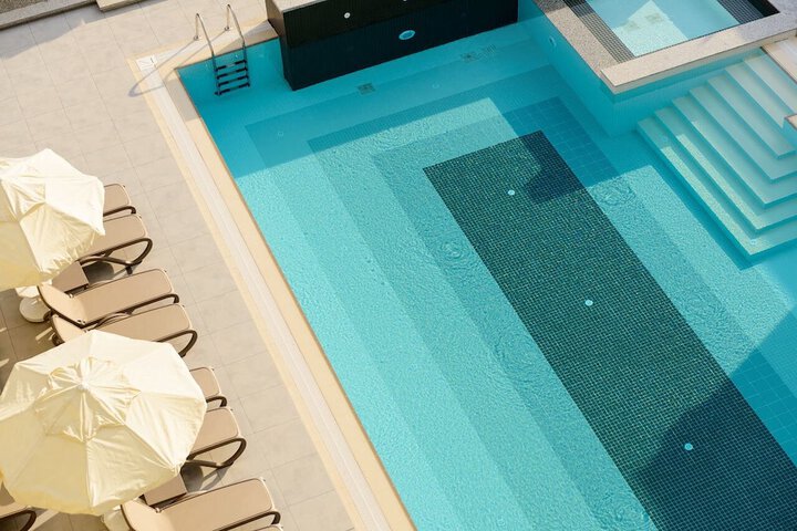 Hotel Pool