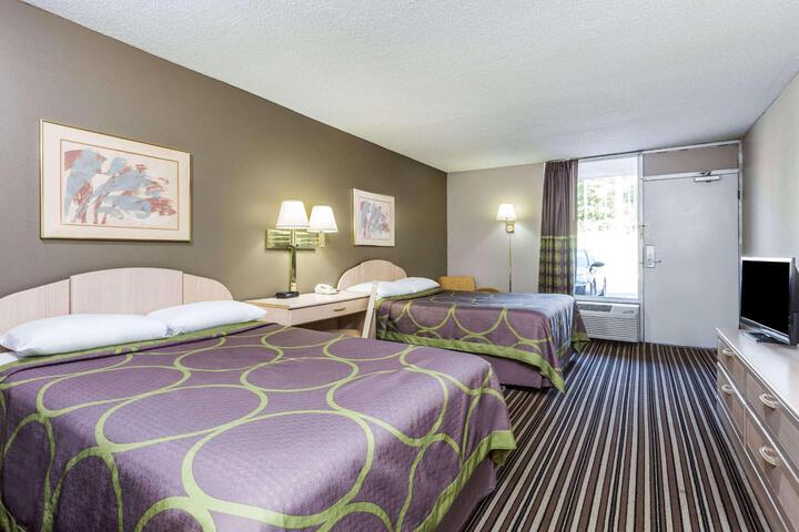 2 Double Beds (1 of 5)