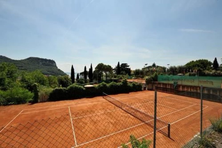 Tennis court