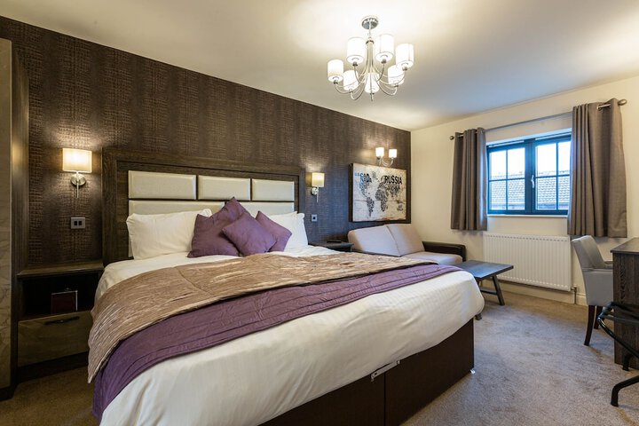 Room 4 of 32